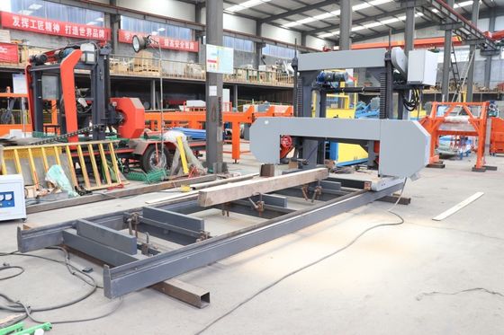 Máquina de serragem de processamento de madeira de madeira Serragem portátil de madeira, Serragem horizontal automática com alimentação por inversor
