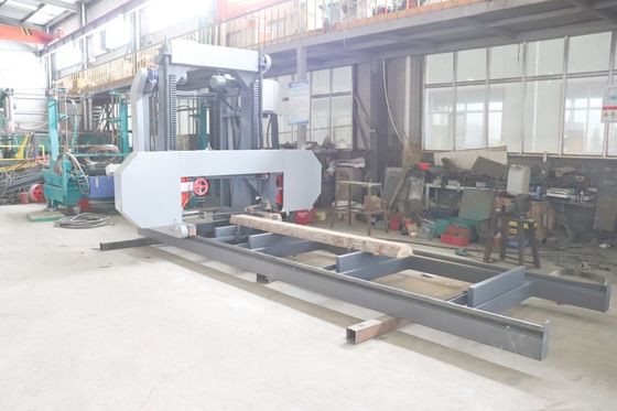 Máquina de serragem de processamento de madeira de madeira Serragem portátil de madeira, Serragem horizontal automática com alimentação por inversor