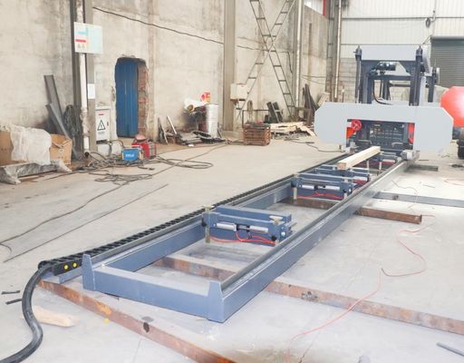 Máquina de serragem de processamento de madeira de madeira Serragem portátil de madeira, Serragem horizontal automática com alimentação por inversor