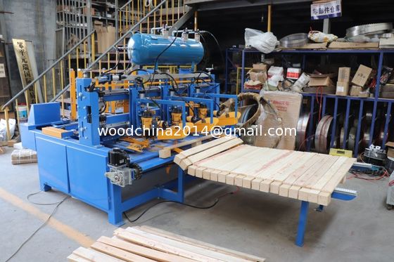 Voltagem 3 Fase ou conforme as necessidades do cliente Automação European Pallet Legs Nailing Machine