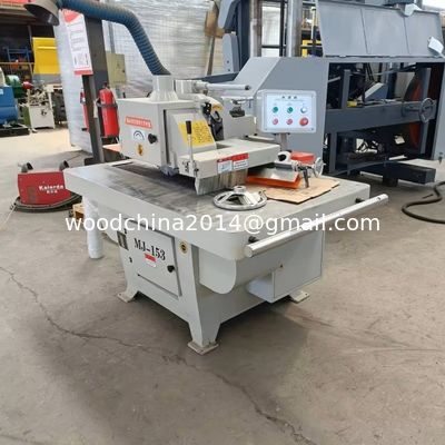 Máquina automática de serragem para corte de madeira