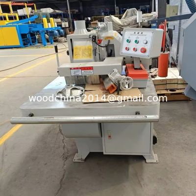 Máquina automática de serragem para corte de madeira