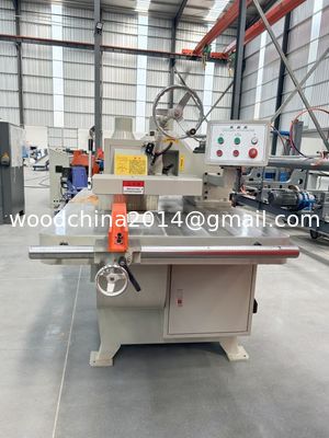 Máquina automática de serragem para corte de madeira